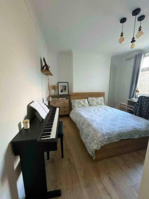 Cosy Flat In Burgess Hill, Sussex Apartment ภายนอก รูปภาพ