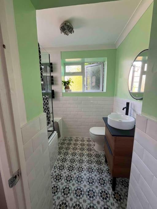Cosy Flat In Burgess Hill, Sussex Apartment ภายนอก รูปภาพ