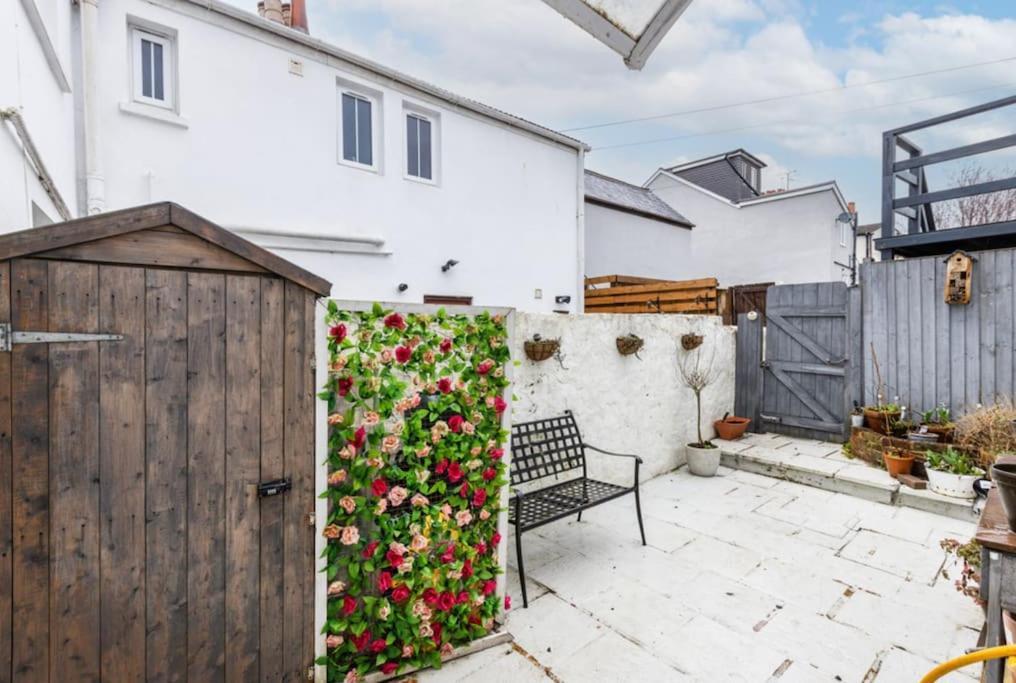 Cosy Flat In Burgess Hill, Sussex Apartment ภายนอก รูปภาพ